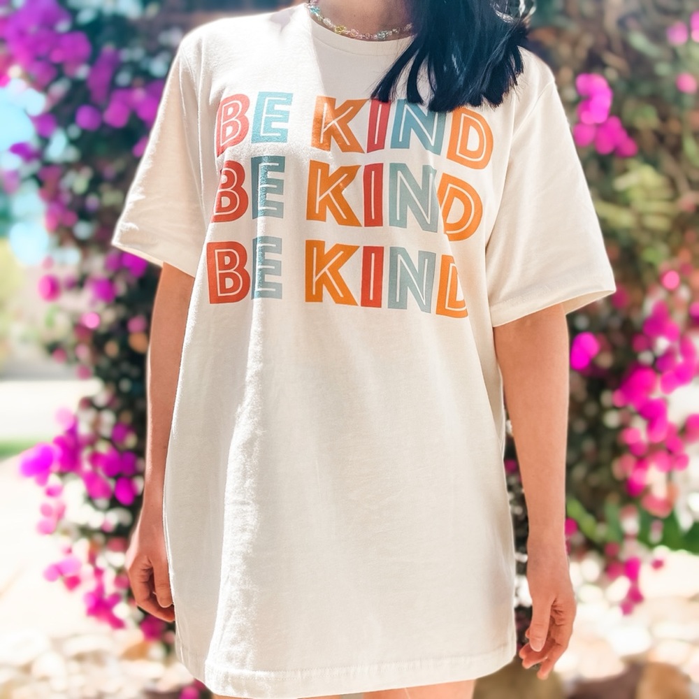 ๐2X HP๐ Be Kind Graphic Tee - Picture 3 of 3